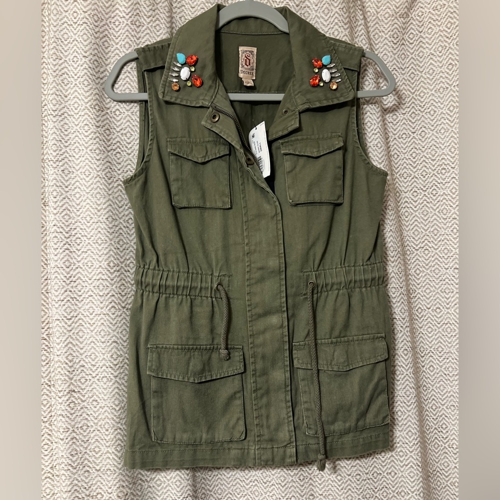 Decree vest